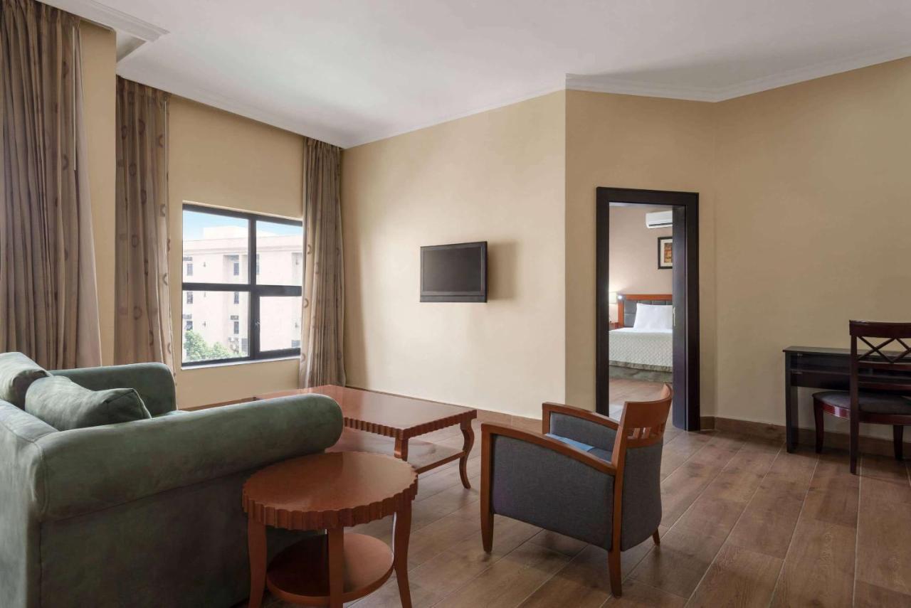 Hawthorn Suites By Wyndham Abudża Zewnętrze zdjęcie